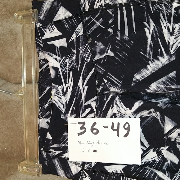 Women's Old Navy Active pants, size S/P - Picture 2 of 5
